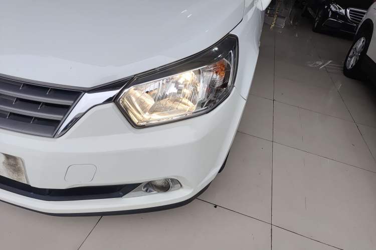 Used Venucia D50 2013 1.6L Automatic Fashion Edition Left Front Headlight