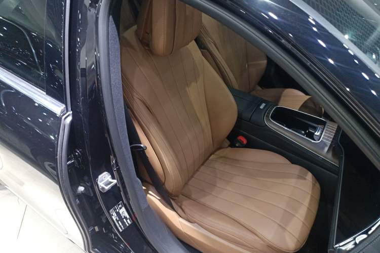 Used Mercedes-Benz E-Class 2025 E 300 L Luxury Model Right Front Seat