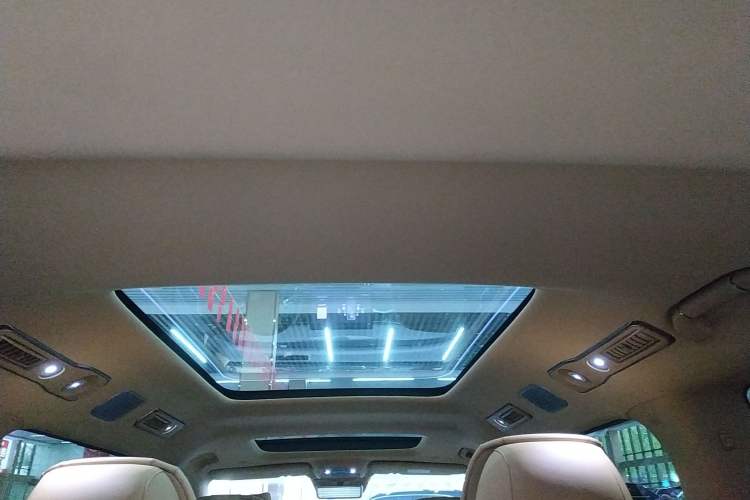 Used Denza D9 2025 DM-i Intelligent Drive 1020 Four-Wheel Drive Prestige Model Headliner