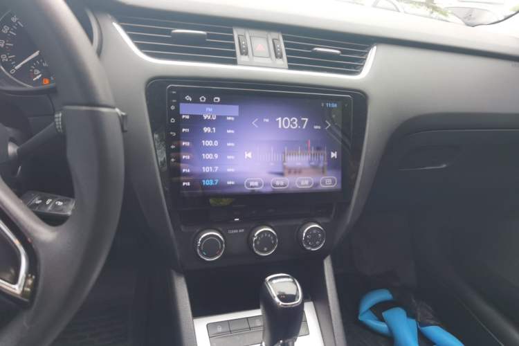 Used Skoda Octavia 2017 1.6L Automatic Chuanxing Edition Audio And AC Panel