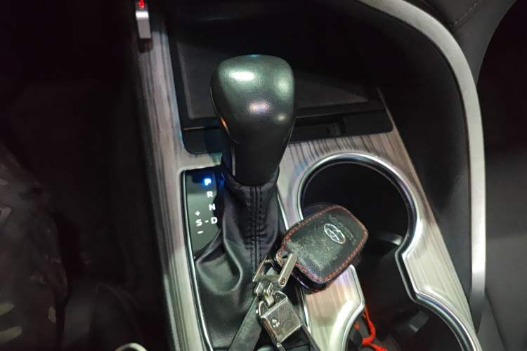 Used Toyota Camry 2019 Dual-Engine 2.5 HG Luxury Edition China VI Standard
