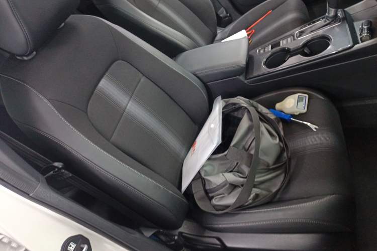 Used Honda Civic 2022 240TURBO CVT Dynamic Edition Right Front Seat