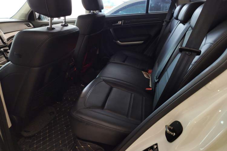 Used Haval H8 2015 2.0T Four-Wheel Drive Elite Model
