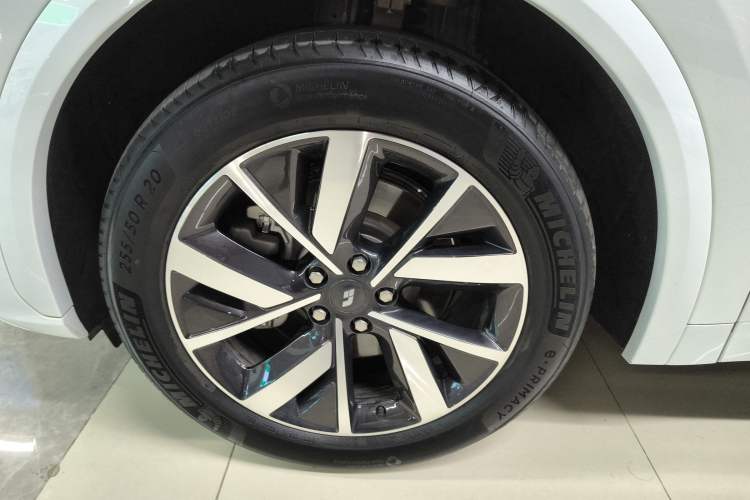 Used Li Auto L7 2023 Air model Left Front Wheel Hub