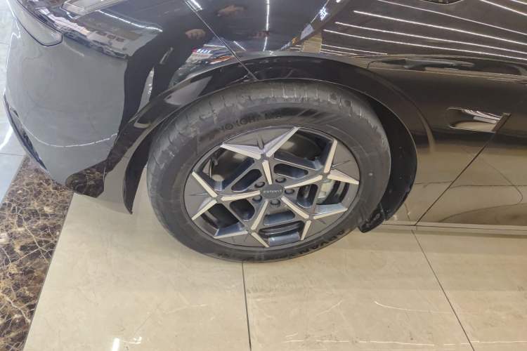 Used Lynk & Co Z10 2025 71 kWh 602 km Range Rear-Wheel Drive Pro