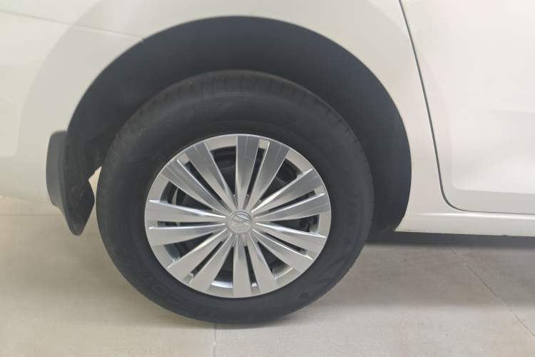 Used Volkswagen Santana 2021 1.5L Manual Fashion Edition Right Rear Wheel Hub