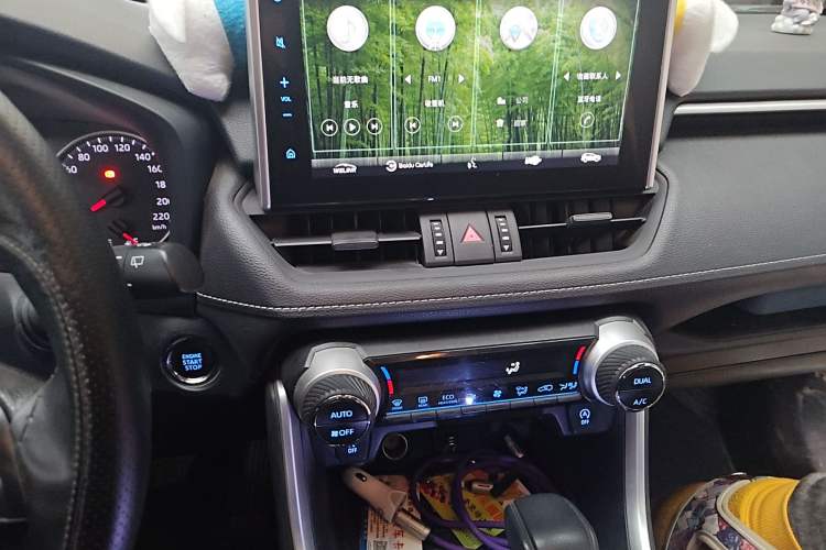 Used Toyota Wildlander 2020 2.0L CVT 4x4 Luxury Edition Audio And AC Panel