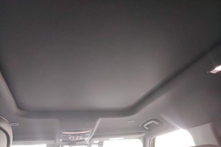 Used Land Rover Defender 2023 Facelifted 110 3.0T P400 X-DYNAMIC HSE Headliner