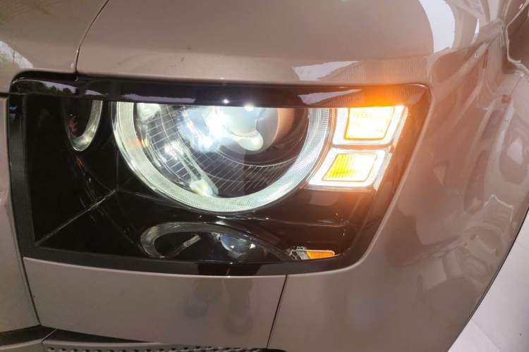 Used Land Rover Defender 2023 110 3.0T P400 X-DYNAMIC HSE Left Front Headlight