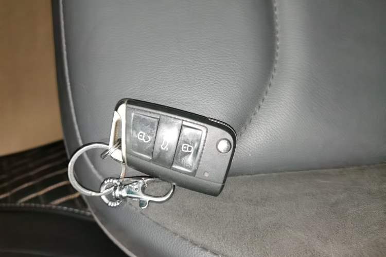 Used Volkswagen Tiguan L 2020 330TSI Automatic Two-Wheel Drive Panoramic Comfort Edition China VI Standard
