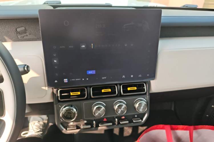 Used iCAR V23 2025 401 Two-Wheel Drive Advanced Edition Audio And AC Panel