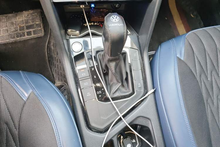 Used Volkswagen Tharu 2021 280TSI Two-Wheel-Drive Luxury Plus Edition Gear Lever