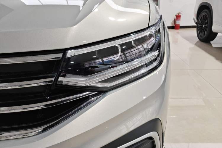 Used Volkswagen Tiguan L 2023 330TSI Automatic Two-Wheel Drive Smart Edition
