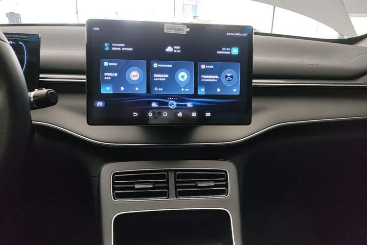 Used BYD Destroyer 05 2024 HONOR Edition DM-i 55KM Luxury Model Audio And AC Panel