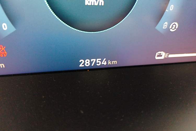 Used Lynk & Co 06 EM-P 2022 PHEV 84 km Range Pro Version Odometer Close Up