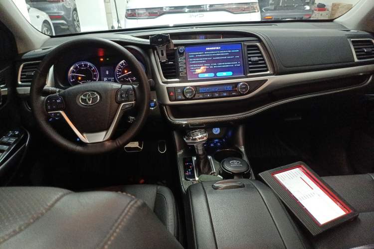 Used Toyota Highlander 2017 2.0T Four-Wheel Drive Black Edition Limited Model
