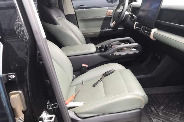 Used iCAR 03 2024 501km Four-wheel Drive Long-Range Advanced Version Right Front Seat