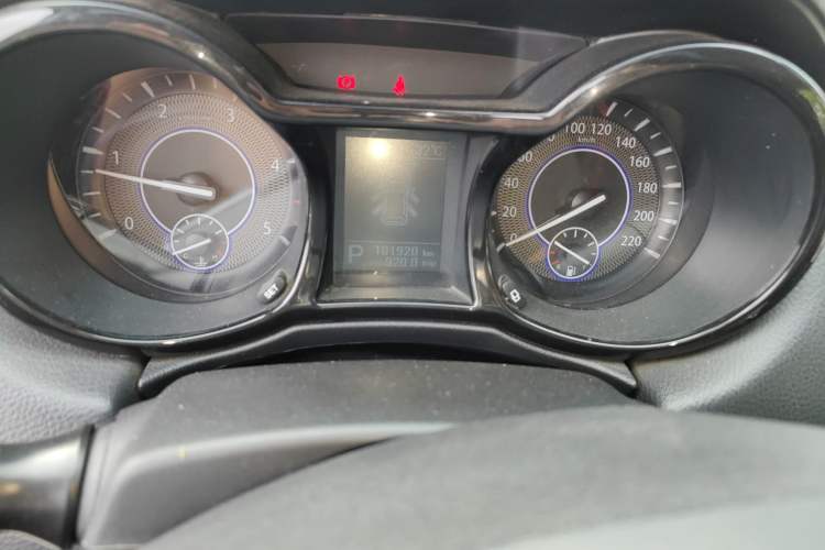 Used JMC Yusheng S350 2013 2.4T Automatic 2WD Diesel Luxury Edition 5 Seats
