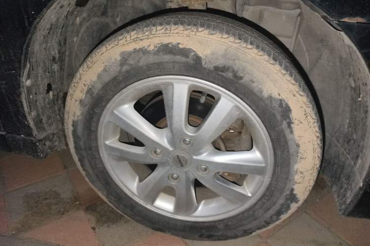 Used Nissan Sylphy 2012 Classic 1.6XE Manual Comfort Edition Right Front Wheel Hub