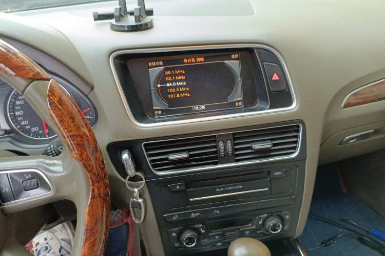 Used Audi Q5 2011 2.0TFSI Comfort Version Audio And AC Panel