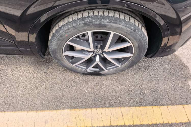 Used Volkswagen Touareg 2019 3.0 TSI RuiFeng Edition China VI Standard Right Front Wheel Hub