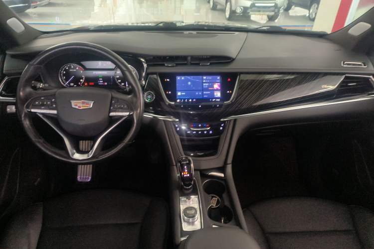 Used Cadillac XT6 2021 2.0T 7-Seater Four-Wheel Drive Luxury Version Center Console