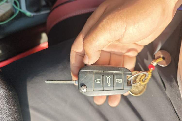 Used Citroen Elysee 2014 1.6L Manual Fashion Model CNG Vehicle Key