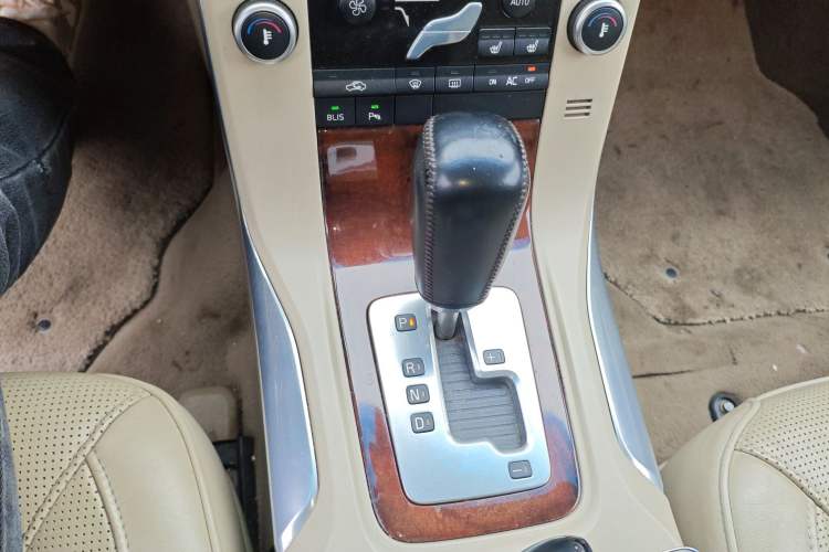 Used Volvo S80L 2011 2.0T ZhiZun Edition
