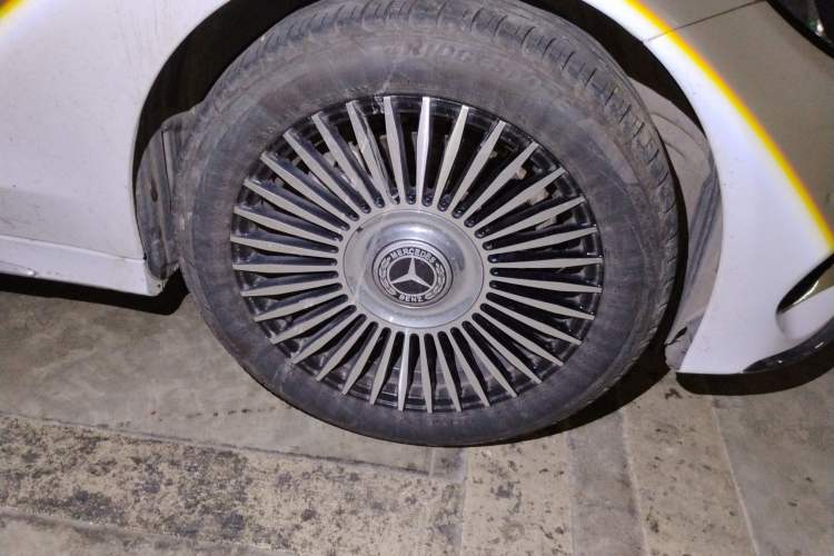 Used Mercedes-Benz C-Class 2015 Revised C 200 L Sport Edition Right Front Wheel Hub