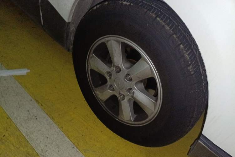 Used Jinbei Hiace 2016 2.0L Luxury Version V19 Right Front Wheel Hub