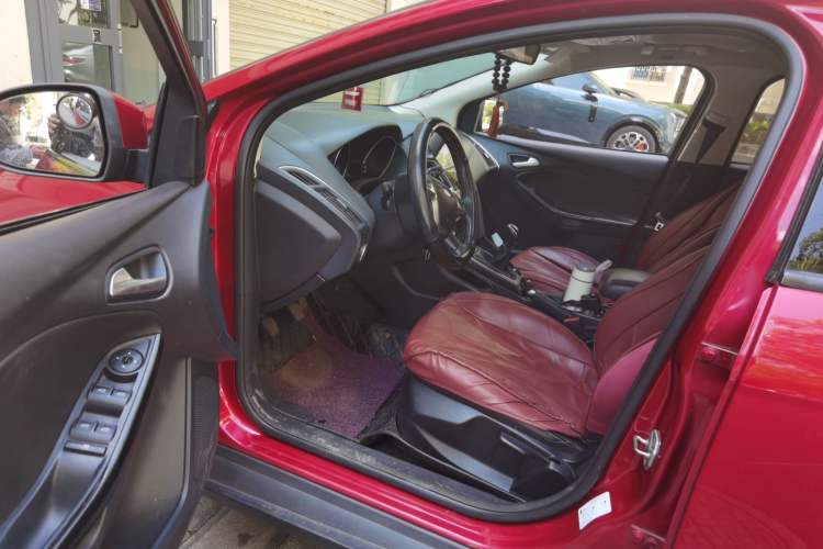 Used Ford Focus 2012 Sedan 1.6L Manual Fashion Edition