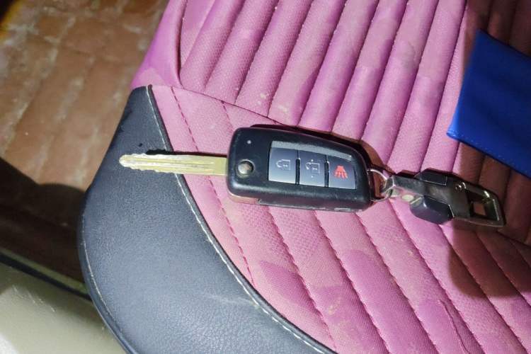 Used Venucia R50 2013 1.6L Manual Luxury Edition