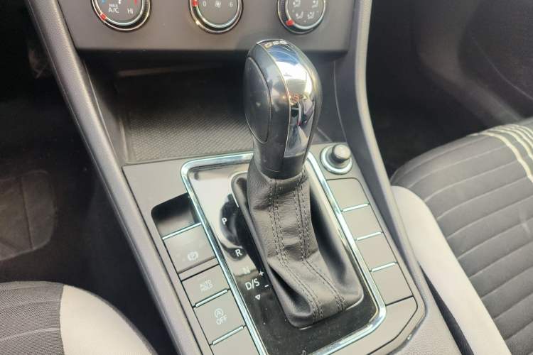 Used Volkswagen Bora 2023 200TSI DSG Comfort Edition Gear Lever