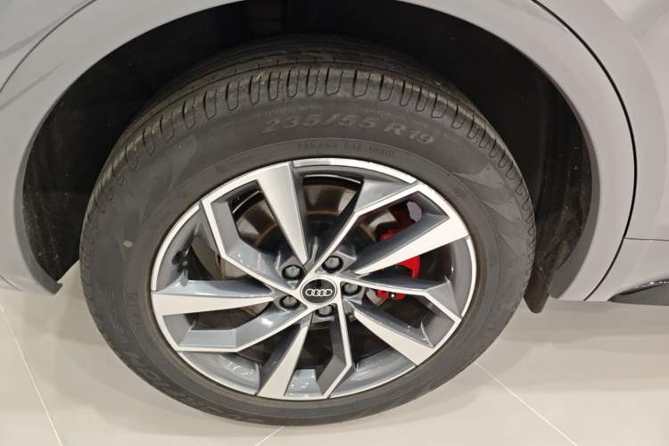 Used Audi Q5L 2025 quattro 45th Anniversary Edition 40 TFSI Luxury Dynamic Model
