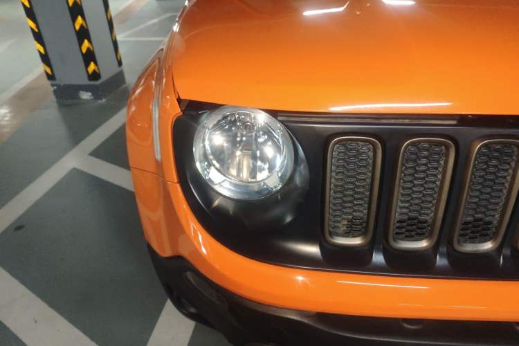 Used Jeep Renegade 2016 2.0L Automatic Four-Wheel Drive 75th Anniversary Tribute Edition Right Front Headlight