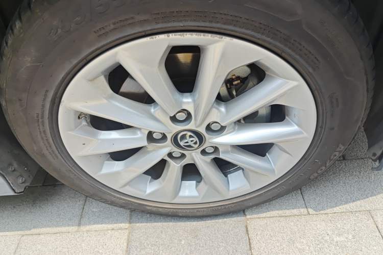 Used Toyota Corolla 2021 Dual-Motor 1.8L E-CVT Elite Edition Right Front Wheel Hub