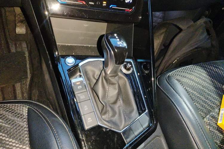 Used Volkswagen Tayron 2020 330TSI Two-Wheel Drive Luxury Smart Connectivity Version Gear Lever