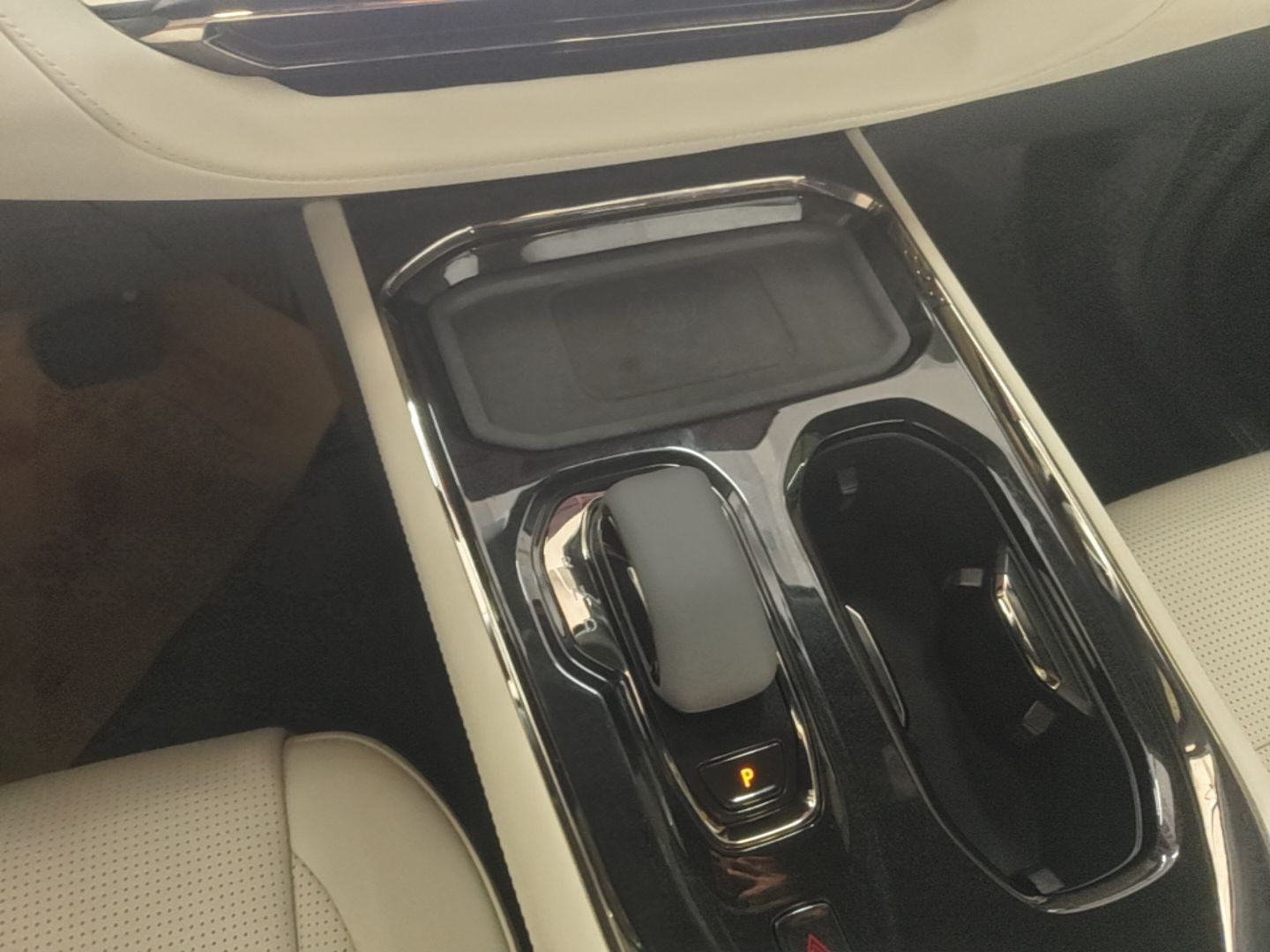 Zeekr 009 2024 Six-Seat Executive Version 4WD 108 kWh — снимка 16
