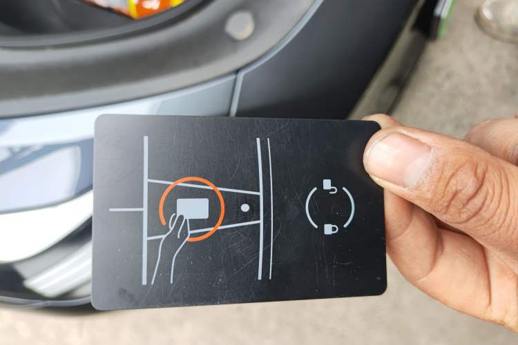 Used Tesla Model Y 2021 Long-Range All-Wheel-Drive Version Vehicle Key