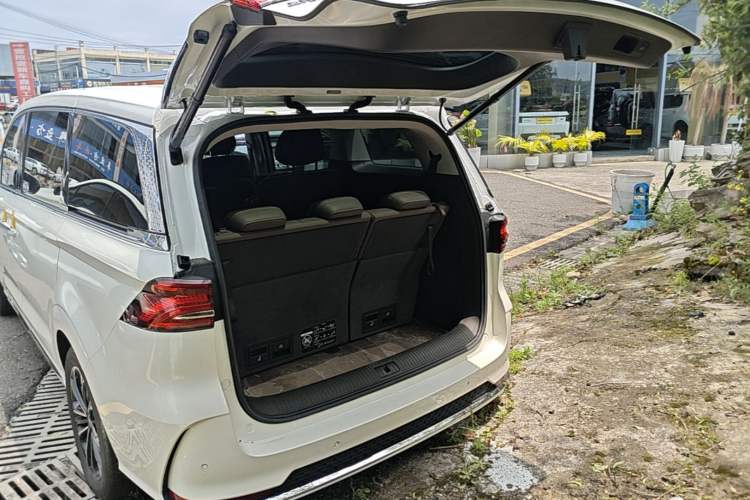 Used Roewe iMAX8 2023 400TGI Comfort Edition
