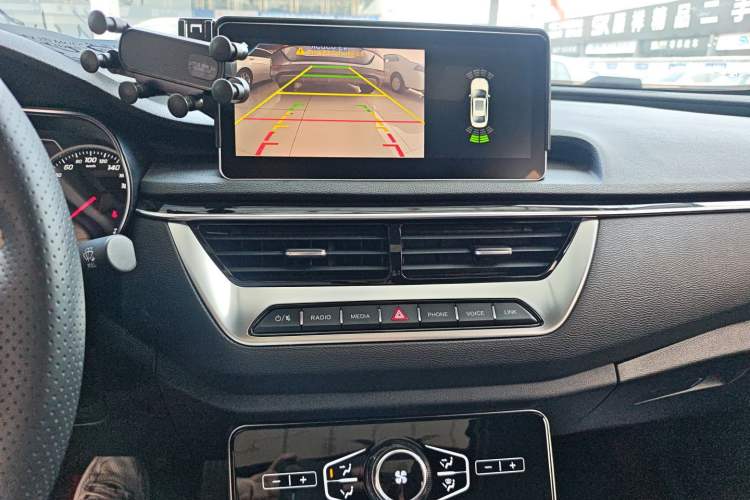 Used Hongqi H5 2020 1.5T DCT Flagship Edition Audio And AC Panel