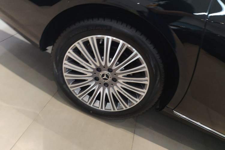 Used Mercedes-Benz E-Class 2023 Updated E 300 L Luxury Edition
