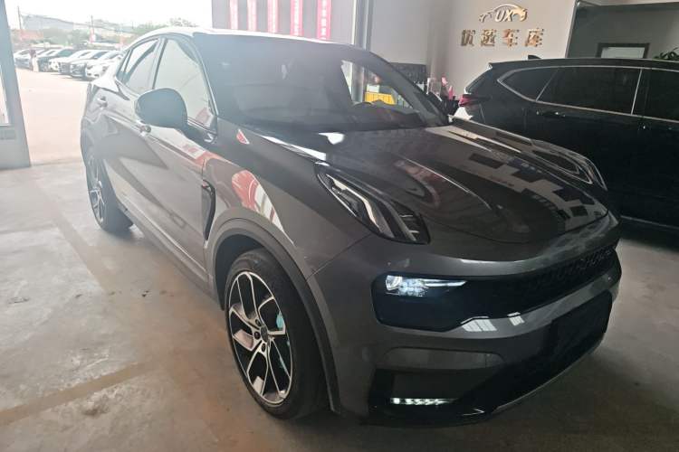 Used Lynk & Co 05 2020 2.0TD Two-Wheel Drive Shine Halo Front Right 45 Deg