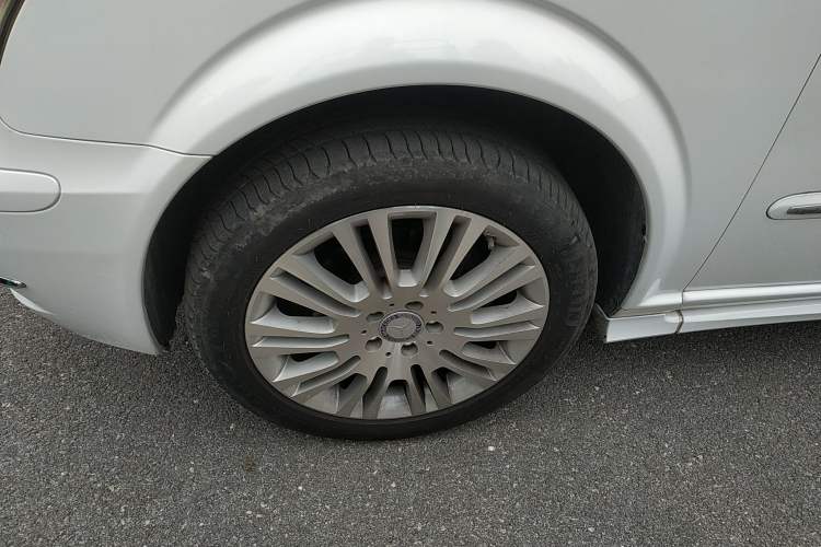 Used Mercedes-Benz Viano 2014 3.5L Premier Edition Left Front Wheel Hub