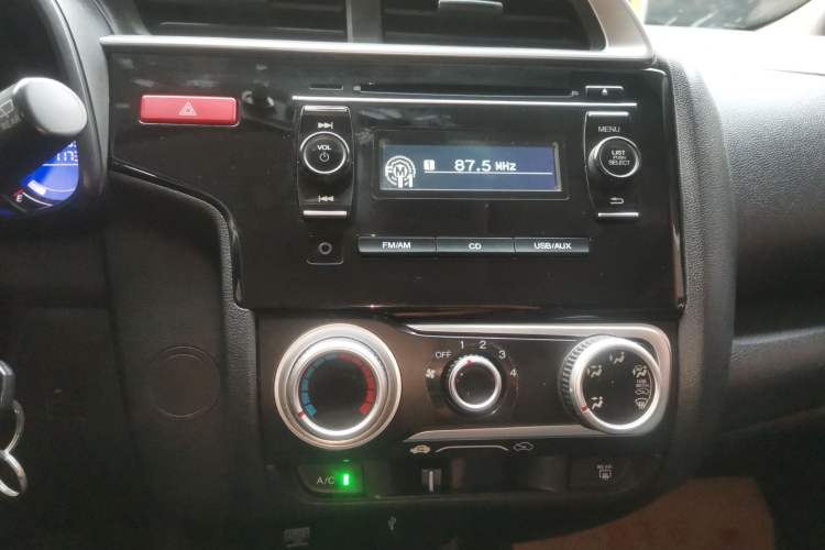 Used Honda Fit 2014 1.5L SE CVT Fashion Model Audio And AC Panel