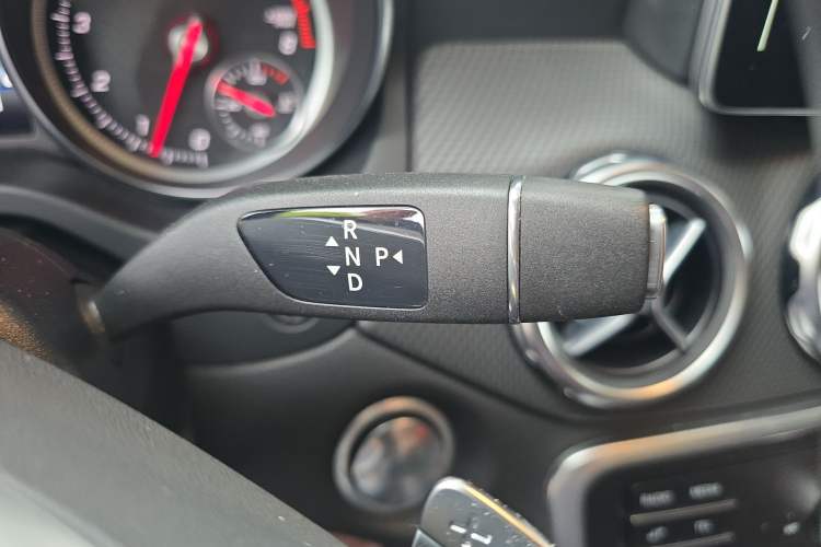Used Mercedes-Benz GLA 2019 GLA 200 Fashion Model Gear Lever