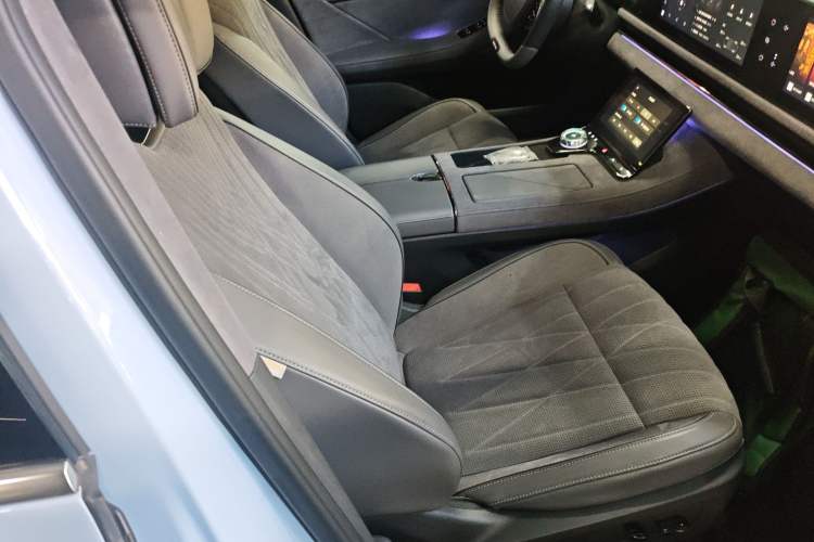 Used VOYAH PASSION 2023 Four-Wheel Drive Flagship Edition Right Front Seat