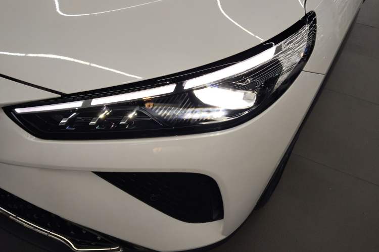 Used NETA L 2024 Extended-Range 310 Flash-Charge Red Edition
