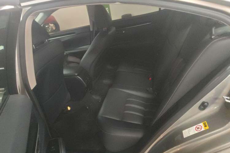 Used Lexus ES 2015 300h Comfort Edition