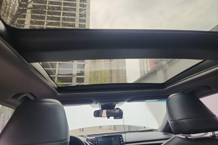 Used Toyota Avalon 2019 2.5L Touring Premium Version China VI Standard Headliner